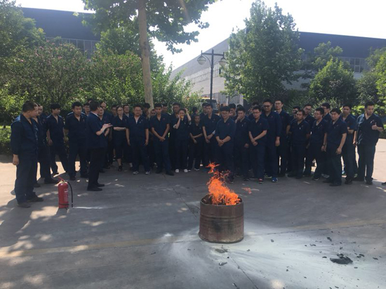 电气公司顺利组织消防演练