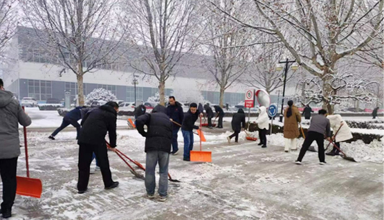 以雪为令、闻雪而动-巨能电气进行除雪活动